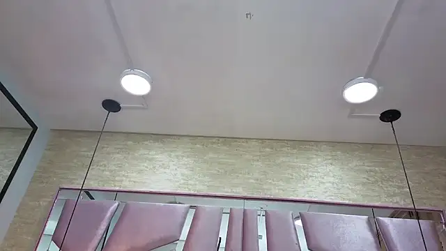 ThaliaCross online show from 29, 3, 2026