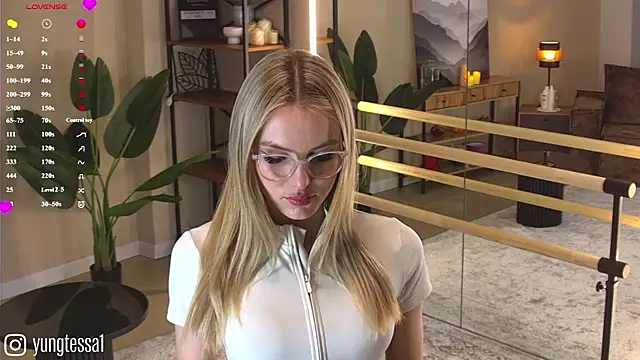 Snapshot of YungTessa chatting on 29, 6, 2026 YungTessa online show from 29, 6, 2026