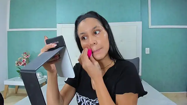 Snapshot of ania_gomez chatting on 17, 10, 2025 ania gomez online show from 17, 10, 2025