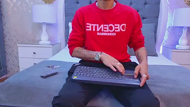 ZoeKrug online show from 1, 12, 2025