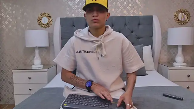 ZoeKrug online show from 6, 11, 2025