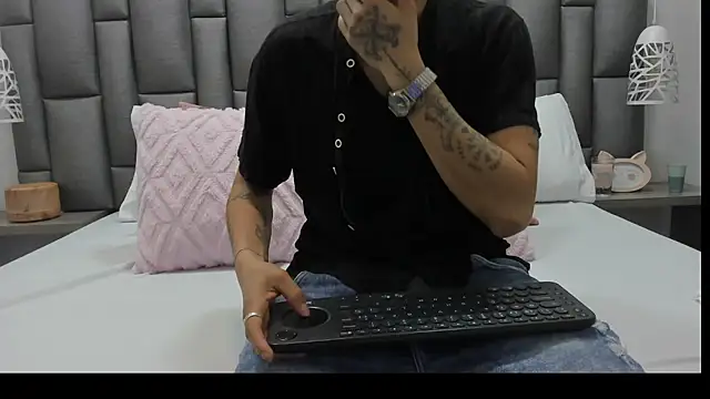 ZoeKrug online show from 4, 3, 2026