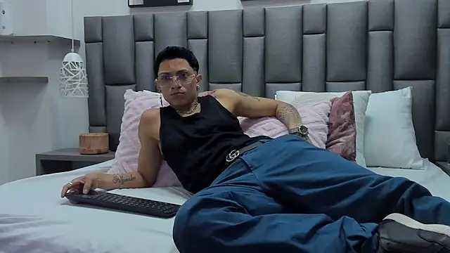 ZoeKrug online show from 28, 2, 2026