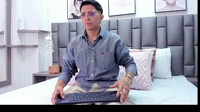 ZoeKrug online show from 7, 3, 2026