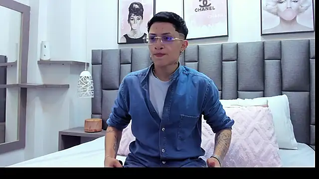 ZoeKrug online show from 5, 3, 2026