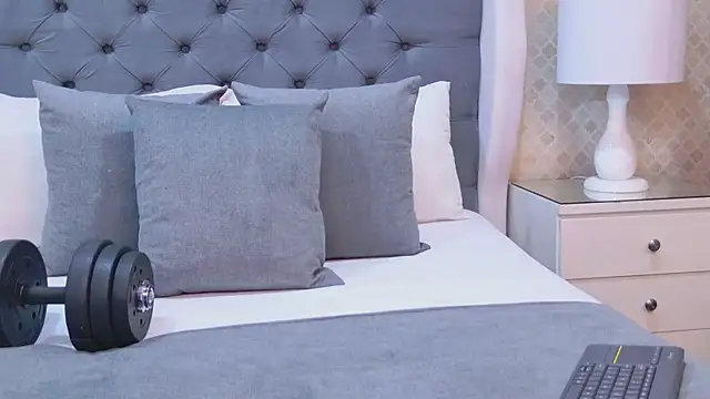 ZoeKrug online show from 7, 11, 2025