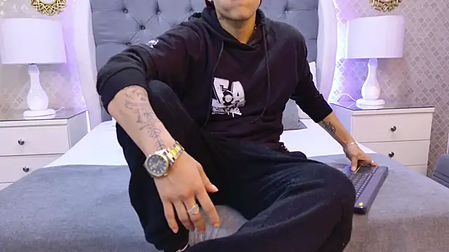 ZoeKrug online show from 17, 11, 2025