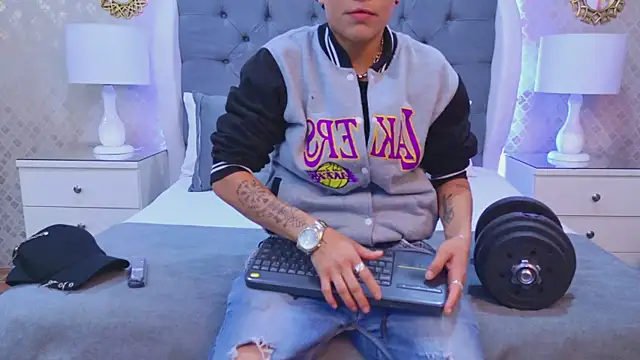 ZoeKrug online show from 5, 12, 2025