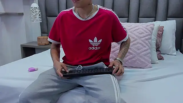 ZoeKrug online show from 3, 3, 2026