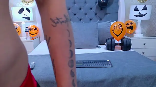 ZoeKrug online show from 15, 10, 2025