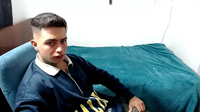 Snapshot of santii_ss chatting on 25, 9, 2025 santii ss online show from 25, 9, 2025