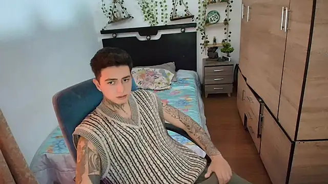 Snapshot of santii_ss chatting on 4, 7, 2026 santii ss online show from 4, 7, 2026