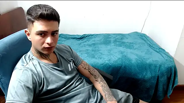 Snapshot of santii_ss chatting on 8, 9, 2025 santii ss online show from 8, 9, 2025