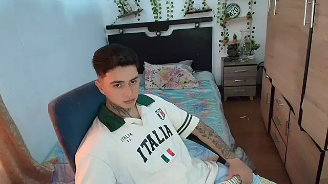 Snapshot of santii_ss chatting on 7, 8, 2026 santii ss online show from 7, 8, 2026