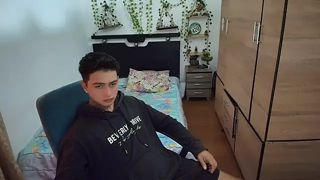 Snapshot of santii_ss chatting on 5, 7, 2026 santii ss online show from 5, 7, 2026
