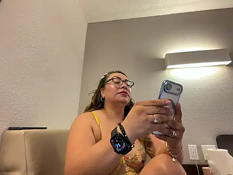 SamyHot2025 online show from 4, 4, 2026