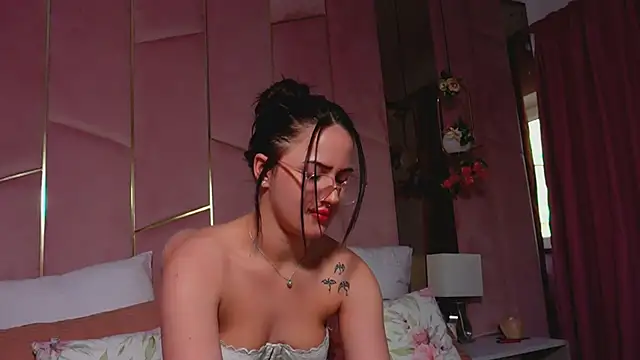 LucyLextonX online show from 16, 4, 2026