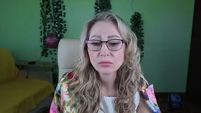 Snapshot of Habibi_Honeyy chatting on 1, 10, 2025 Habibi Honeyy online show from 1, 10, 2025