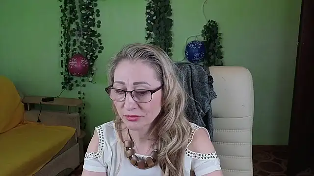 Snapshot of Habibi_Honeyy chatting on 28, 9, 2025 Habibi Honeyy online show from 28, 9, 2025