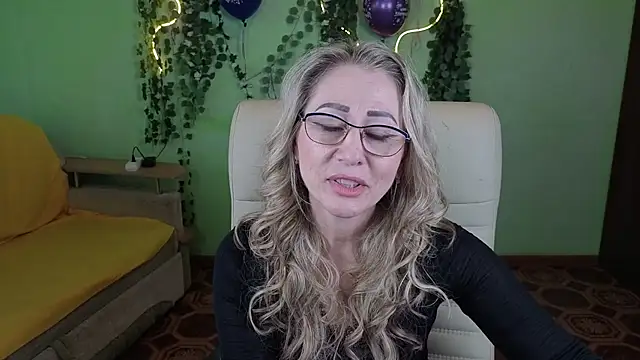 Snapshot of Habibi_Honeyy chatting on 18, 9, 2025 Habibi Honeyy online show from 18, 9, 2025