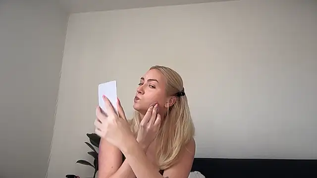 Kitty Swetty online show from 28, 4, 2026