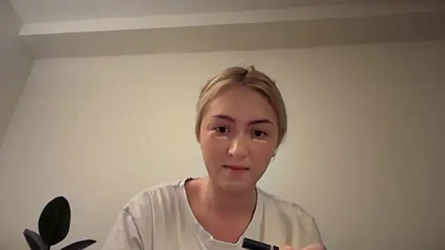 Kitty Swetty online show from 17, 12, 2025