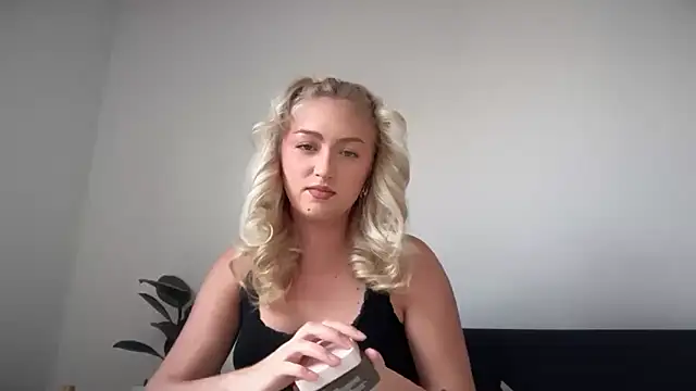 Snapshot of Kitty_Swetty chatting on 13, 5, 2026 Kitty Swetty online show from 13, 5, 2026