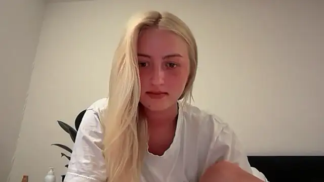 Snapshot of Kitty_Swetty chatting on 26, 6, 2026 Kitty Swetty online show from 26, 6, 2026