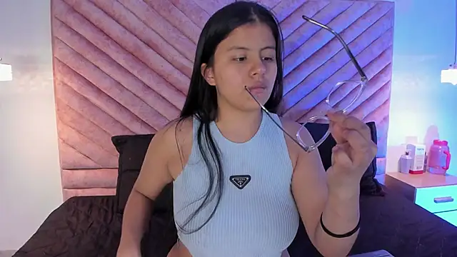 Snapshot of sasha_roldann chatting on 8, 10, 2025 sasha roldann online show from 8, 10, 2025