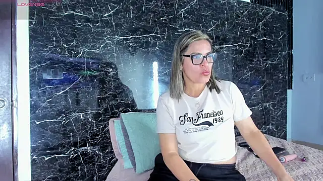Snapshot of Agatha_Pleasure chatting on 29, 4, 2026 Agatha Pleasure online show from 29, 4, 2026