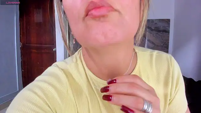 Snapshot of Agatha_Pleasure chatting on 3, 6, 2026 Agatha Pleasure online show from 3, 6, 2026