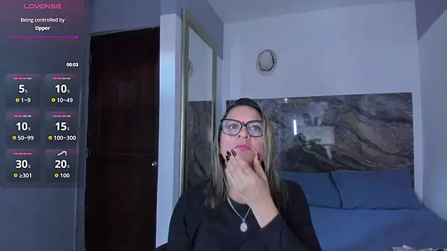 Snapshot of Agatha_Pleasure chatting on 7, 8, 2026 Agatha Pleasure online show from 7, 8, 2026