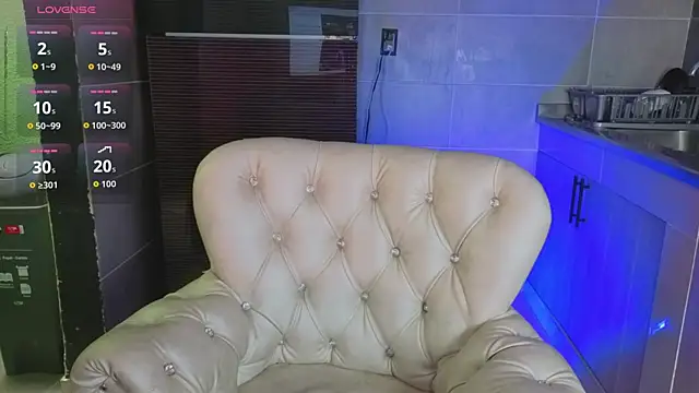 KARINAJTORRES online show from 16, 12, 2025