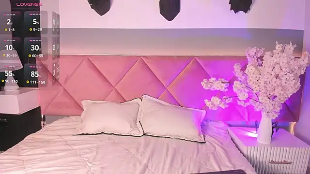 Bella Williiams online show from 8, 11, 2025