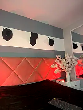 Bella Williiams online show from 2, 12, 2025