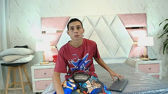 Zoelucas online show from 13, 10, 2025