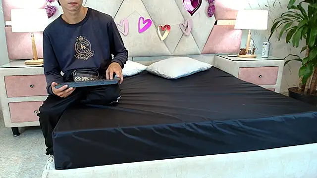 Zoelucas online show from 18, 9, 2025