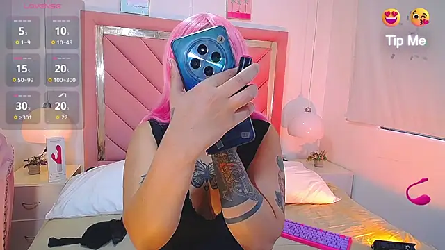 Dakota Darkness online show from 26, 9, 2025