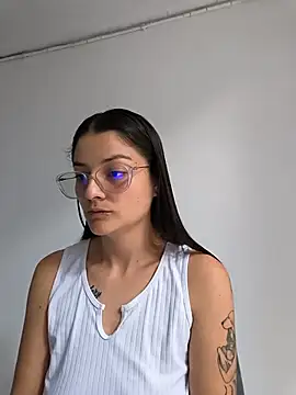 Snapshot of Coralinne__ chatting on 13, 5, 2026 Coralinne online show from 13, 5, 2026