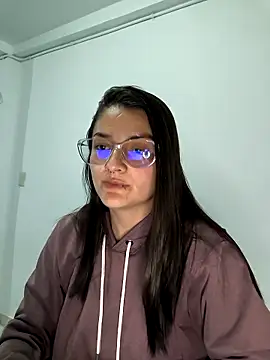 Snapshot of Coralinne__ chatting on 21, 4, 2026 Coralinne online show from 21, 4, 2026