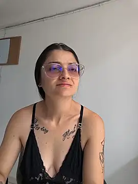 Snapshot of Coralinne__ chatting on 25, 5, 2026 Coralinne online show from 25, 5, 2026