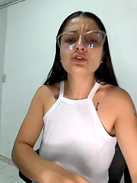 Snapshot of Coralinne__ chatting on 22, 4, 2026 Coralinne online show from 22, 4, 2026