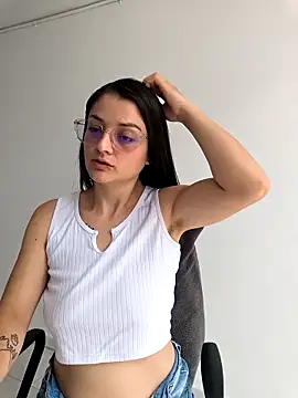 Snapshot of Coralinne__ chatting on 7, 4, 2026 Coralinne online show from 7, 4, 2026