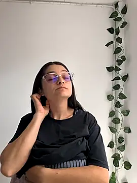 Snapshot of Coralinne__ chatting on 8, 5, 2026 Coralinne online show from 8, 5, 2026