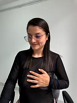 Snapshot of Coralinne__ chatting on 12, 4, 2026 Coralinne online show from 12, 4, 2026