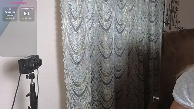 Snapshot of Laura_Gol chatting on 24, 10, 2025 Laura Gol online show from 24, 10, 2025