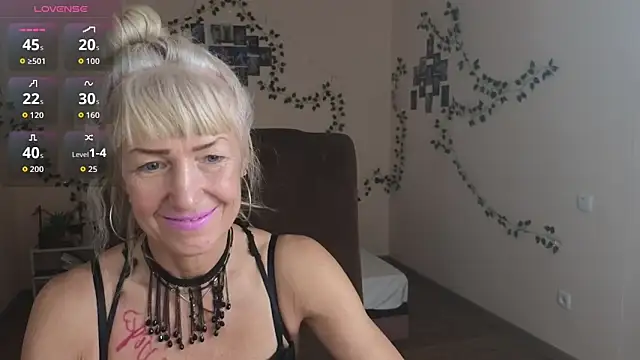 Snapshot of Laura_Gol chatting on 27, 10, 2025 Laura Gol online show from 27, 10, 2025