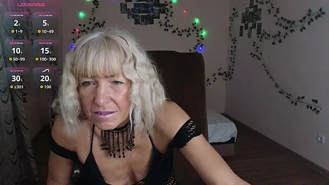 Snapshot of Laura_Gol chatting on 26, 11, 2025 Laura Gol online show from 26, 11, 2025