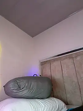 Mia Juicyberry online show from 23, 7, 2026