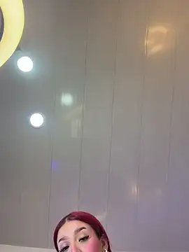 Mia Juicyberry online show from 4, 3, 2026